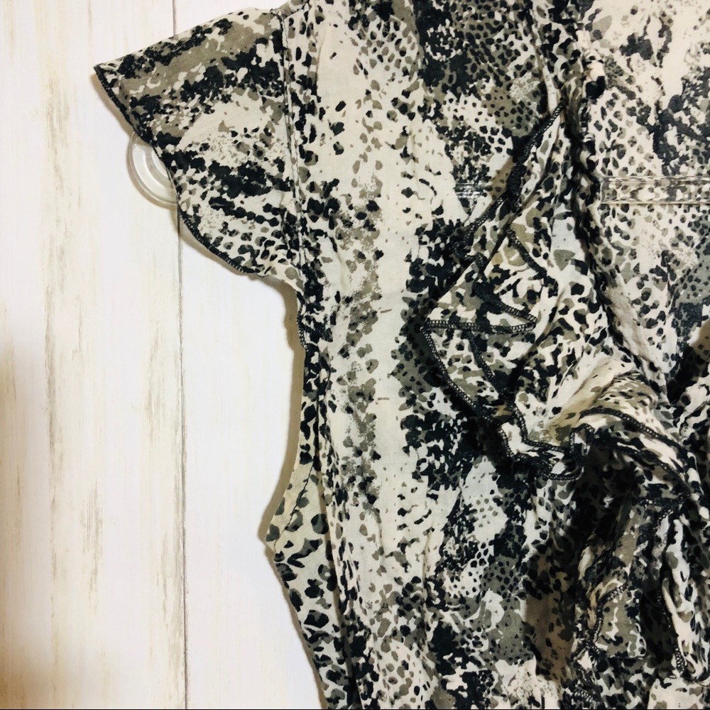 Women's Snake Pattern Ruffled Blouse A4 - Picture 3 of 6